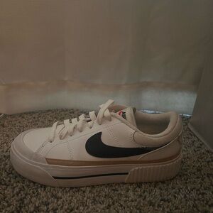 Nike Court Legacy Lift